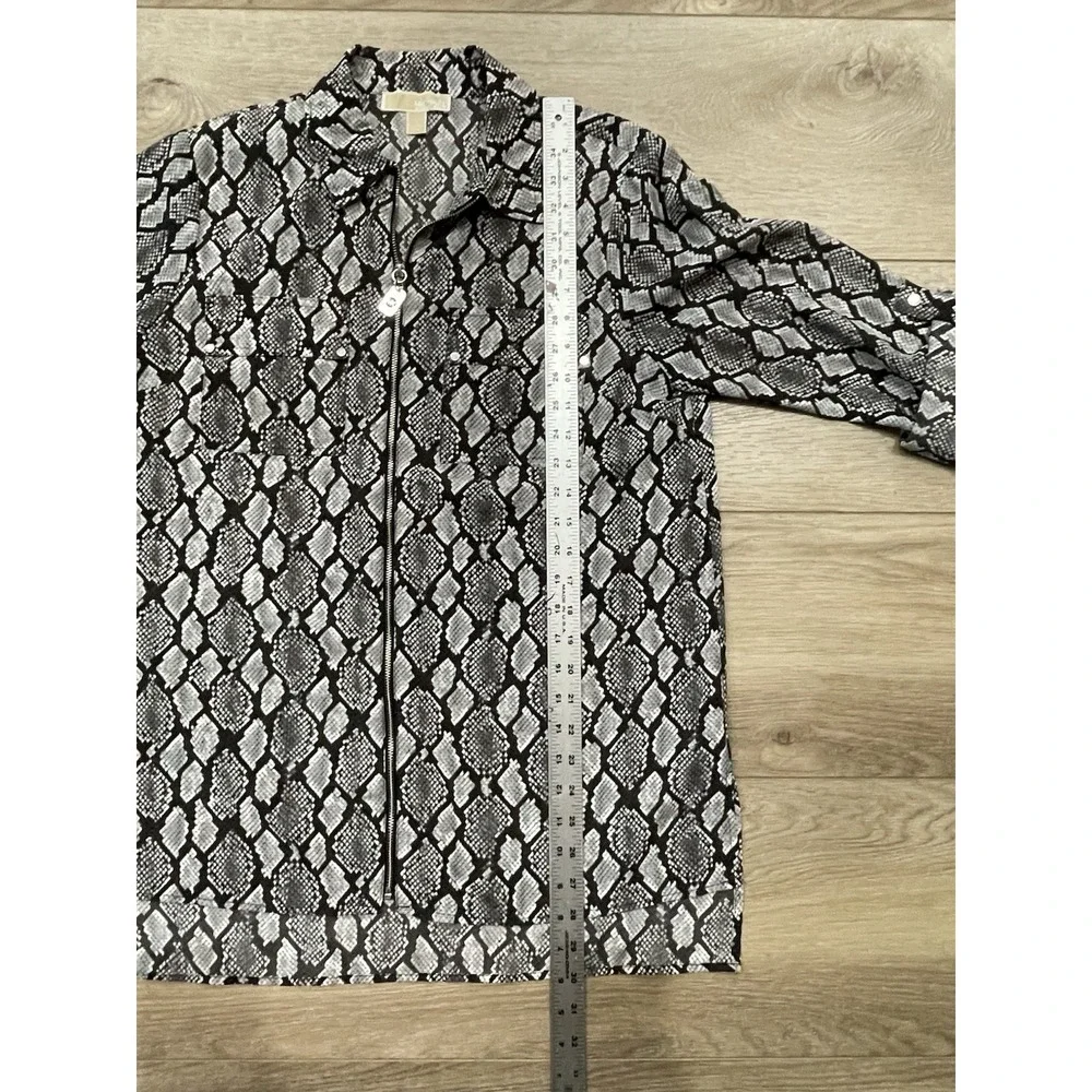 Michael Kors Silver Metal Zip Front  Roll Up LS Blouse Snake Print  Large